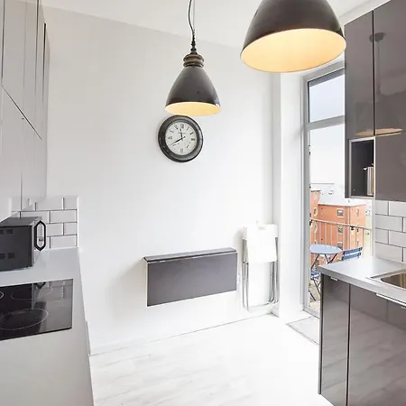 Host & - Boutique Balcony Apartment *
