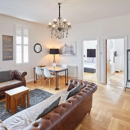 Host & - Boutique Balcony