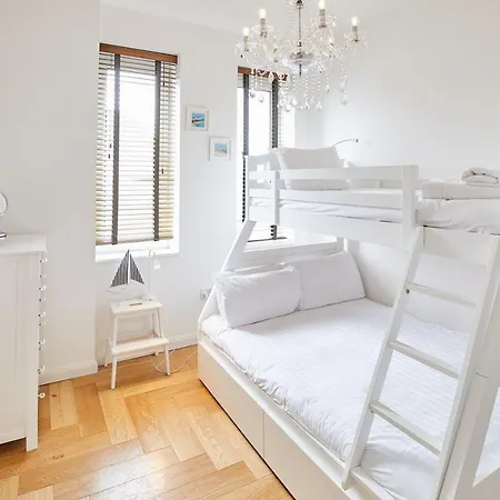 Host & - Boutique Balcony Whitby